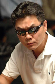 2010 WSOP Day 11 – Yan Chen wins event #14