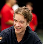 Online Poker Action – Blom Back in Control