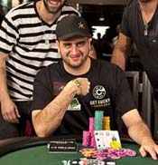 Bracelet-shower on Day 26 of the 2014 WSOP